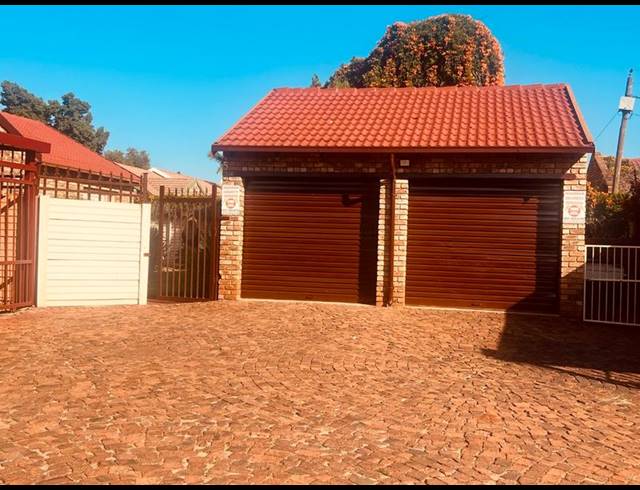 3 BEDROOM HOUSE FOR SALE IN CHANTELLE